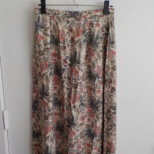 Pendleton Skirt - Vintage Size 8 - Midi Length - Floral Rayon (679)